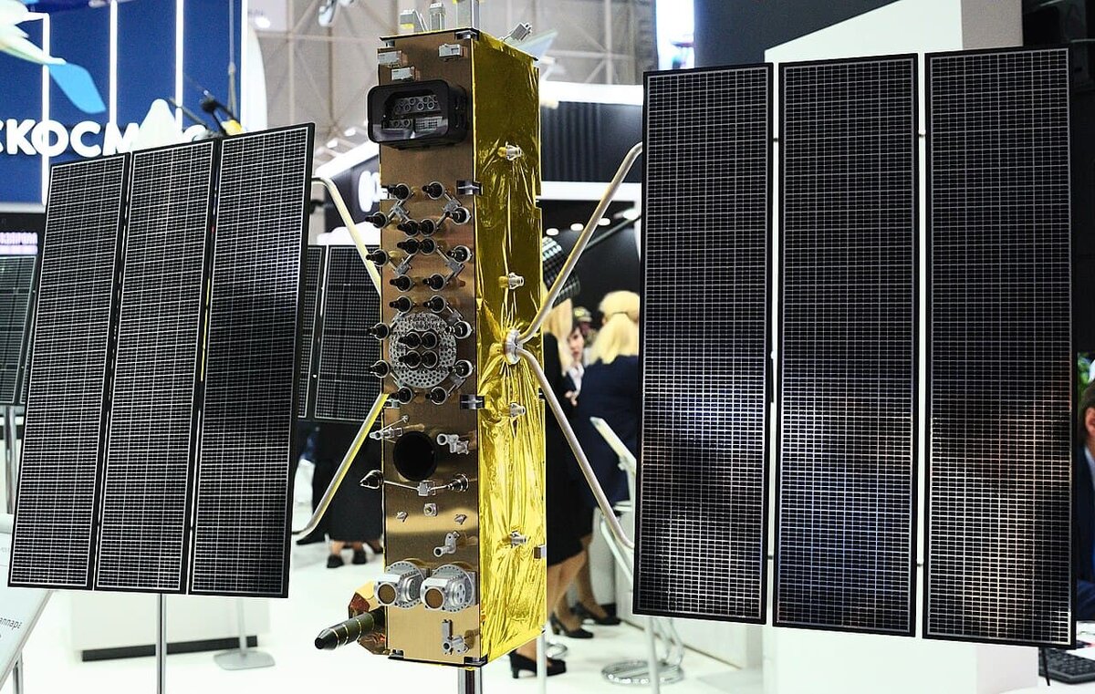   Макет спутника «Глонасс-К2»