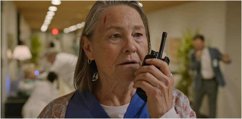 Черри Джонс (Сьюзан Малдерик, руководитель больницы "Мемориал"), кадр из сериала "Пять дней после катастрофы" / Five Days at Memorial, (2022)