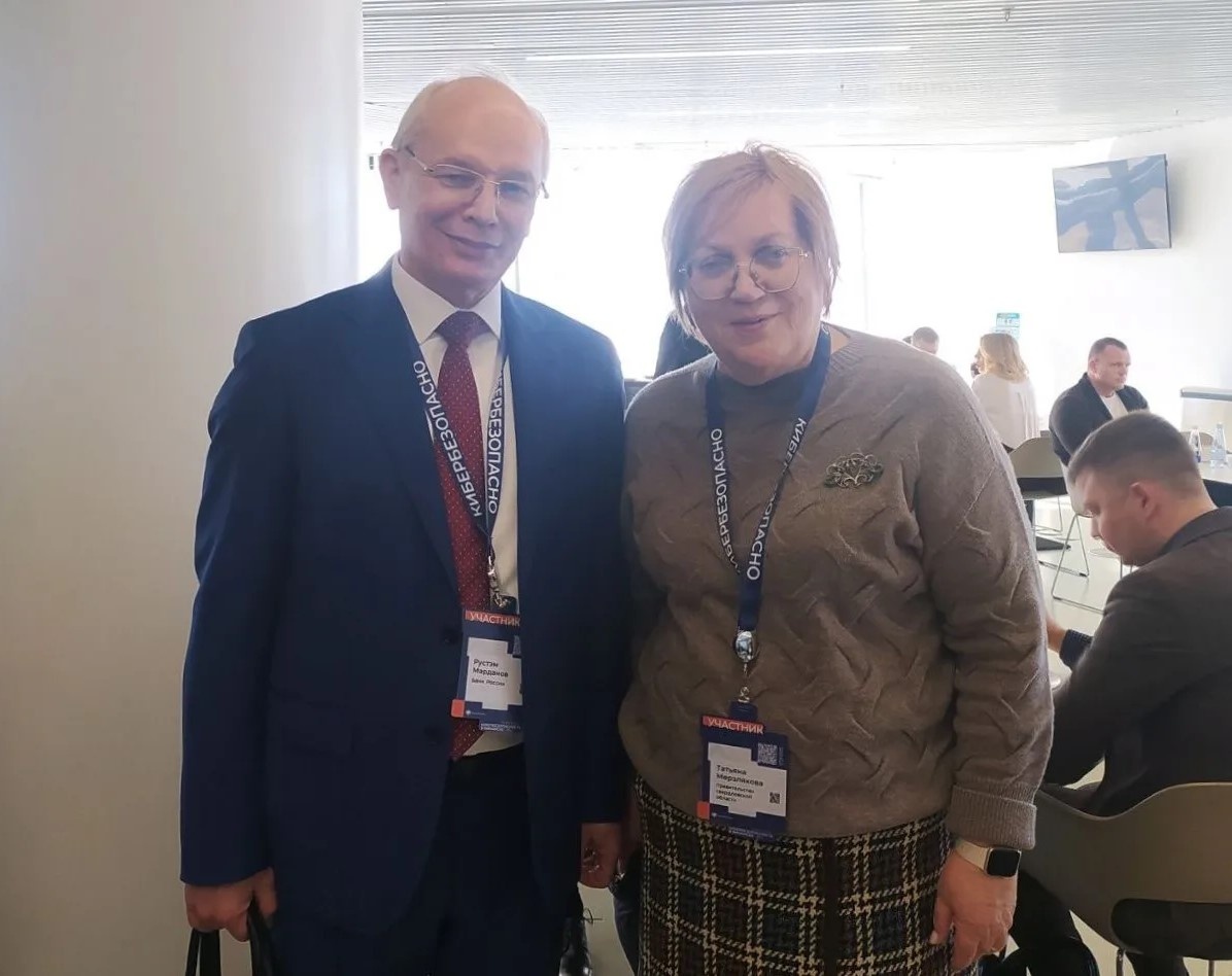    Татьяна Мерзлякова и руководитель ГУ Банка России по Центральному федеральному округу, экс-руководитель Уральского ГУ Банка России Рустэм Марданов. Фото: предоставлено Татьяной Мерзляковой