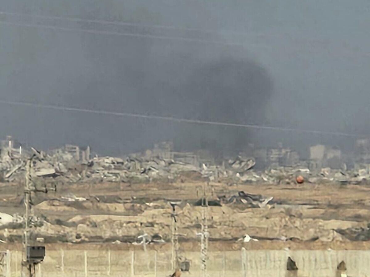    Дым после израильских ударов по городу Рафах на юге сектора Газа | © Фото : соцсети