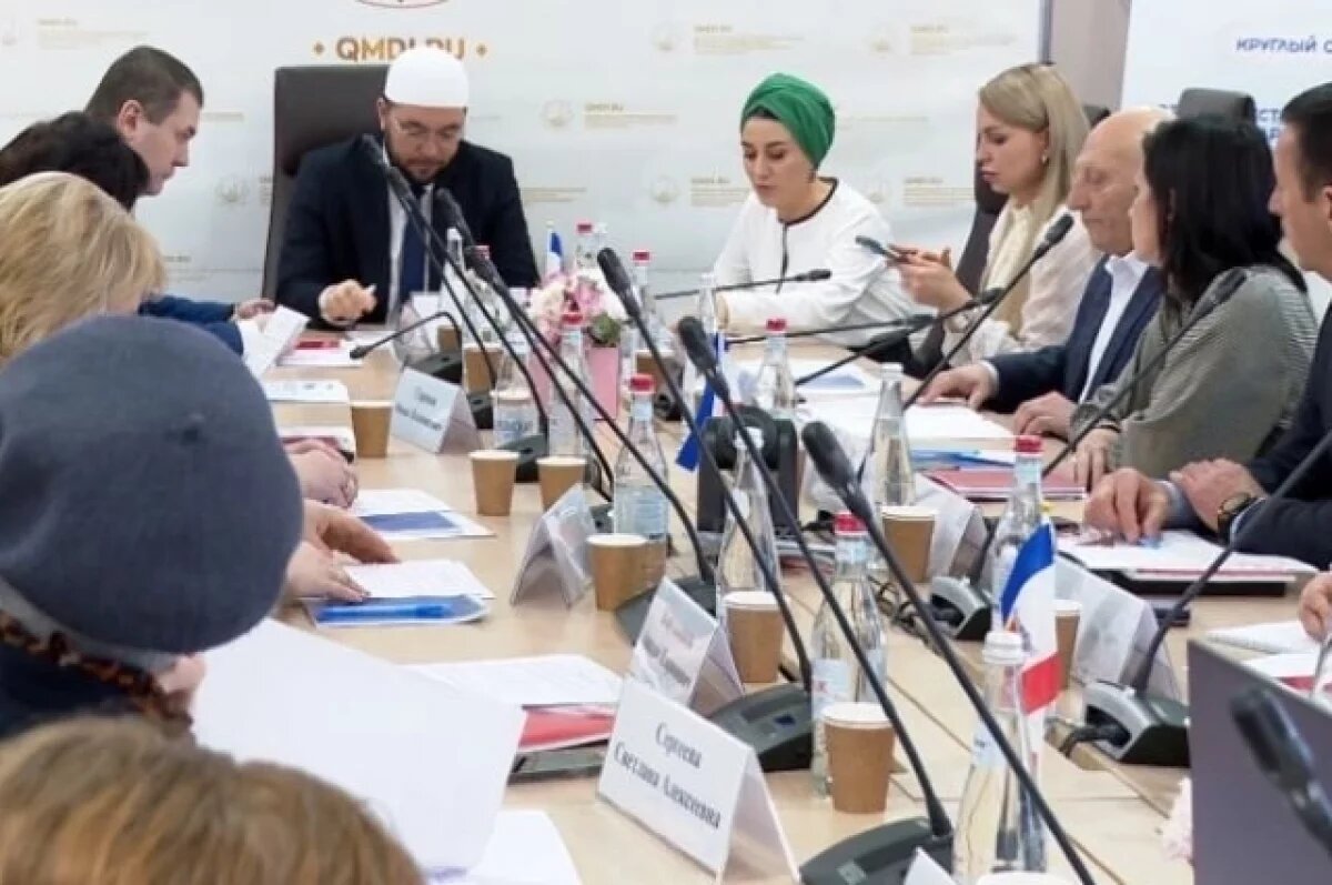    В Крыму представители 26 народов обсудили стратегию национальной политики