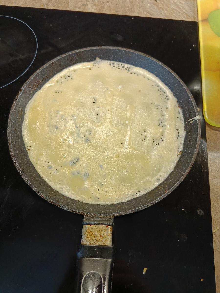 Выпекам блинчики.