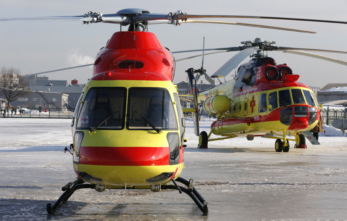    Вертолеты "Ансат" и Ми-8  Сергей Карпухин/ТАСС