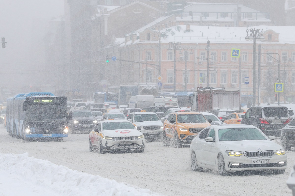    Москва снегопад машины пробка АГН
