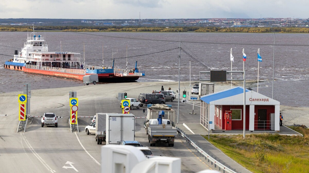    На автомобиле из ЯНАО в ХМАО можно добраться по воде или суше. Фото: Фёдор Воронов / «Ямал-Медиа»