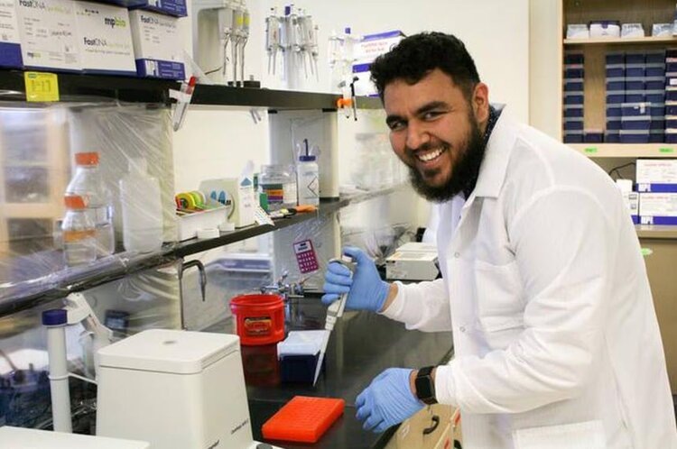 На фото Алонсо Фавела. Фото предоставлено Университетом Иллинойса.📷    Ген дикого предка кукурузы кардинально меняет правила азотной игры
