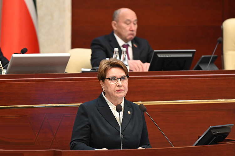    Сария Сабурская отметила, что люди не только пишут жалобы, но и просят помощи с решением сложных жизненных вопросов.   
Фото: gossov.tatarstan.ru