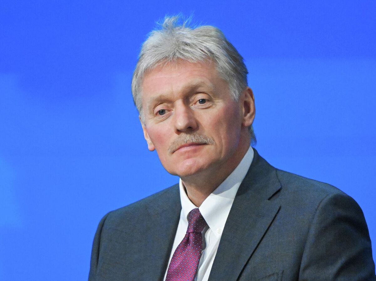    Пресс-секретарь президента РФ Дмитрий Песков во время специальной программы "Итоги года" с Владимиром Путиным в Москве | © РИА Новости / Сергей Гунеев