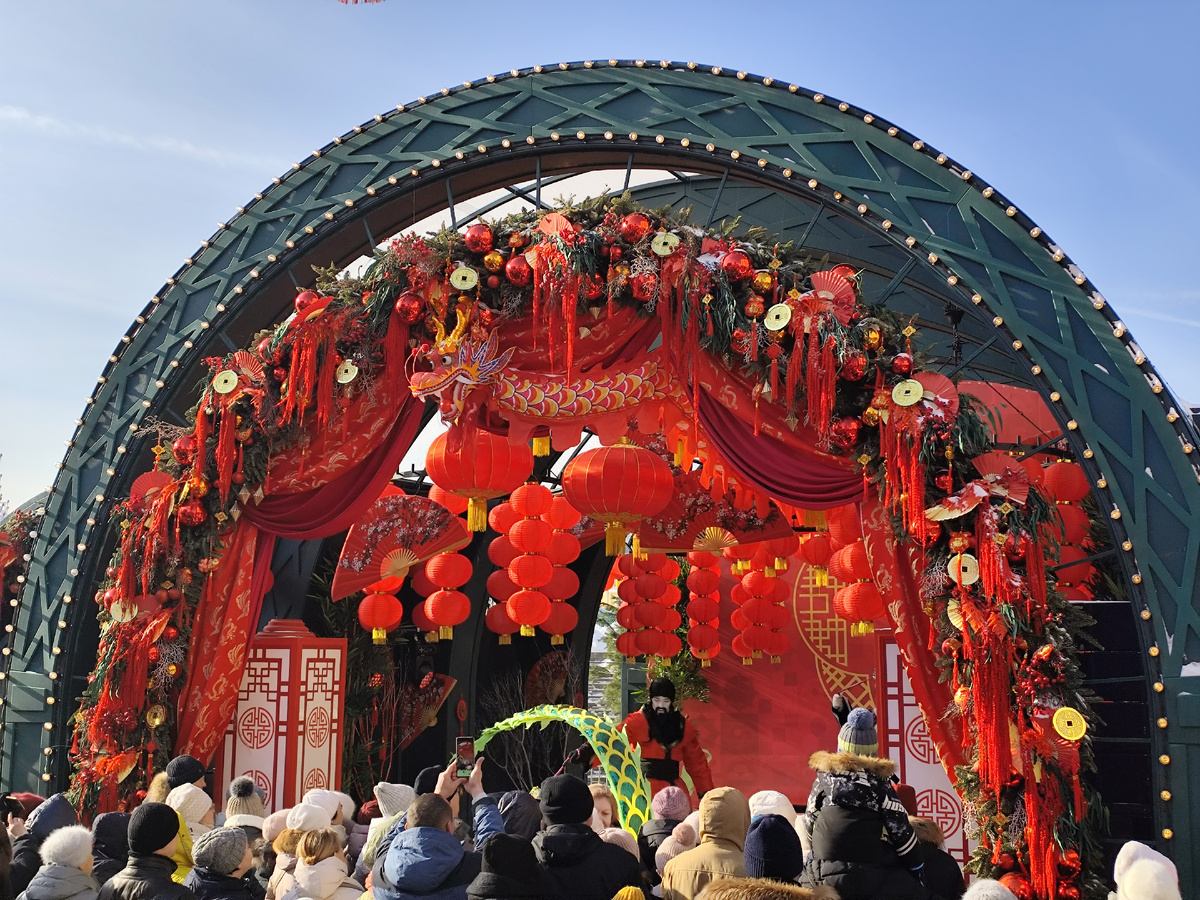 Шоу с драконом