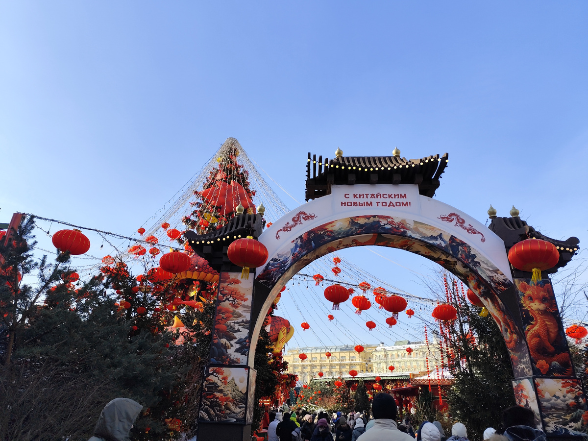 Вход на фестивальную  площадку на Манежной площади 🏮🏮🏮