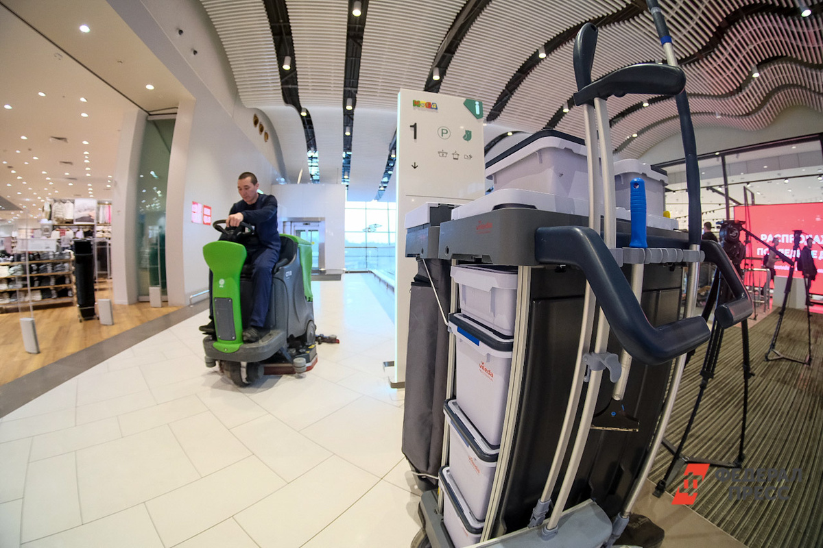 В Петербурге мигрантам хотят запретить работать в торговле.  Фото: Полина Зиновьева