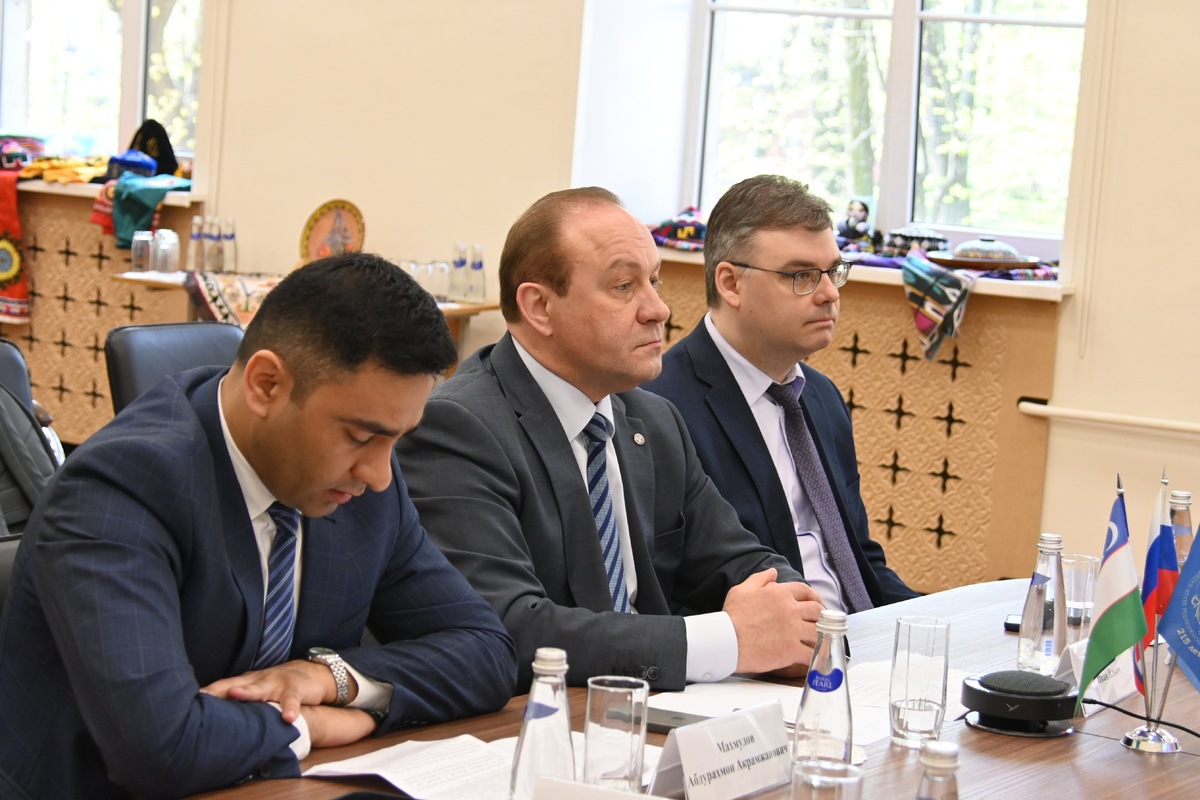    Участие в круглом столе приняли члены ЦИК Узбекистана, эксперты МИМРД МПА СНГ, преподаватели и студенты филиала РГПУ им. Герцена в Ташкенте.