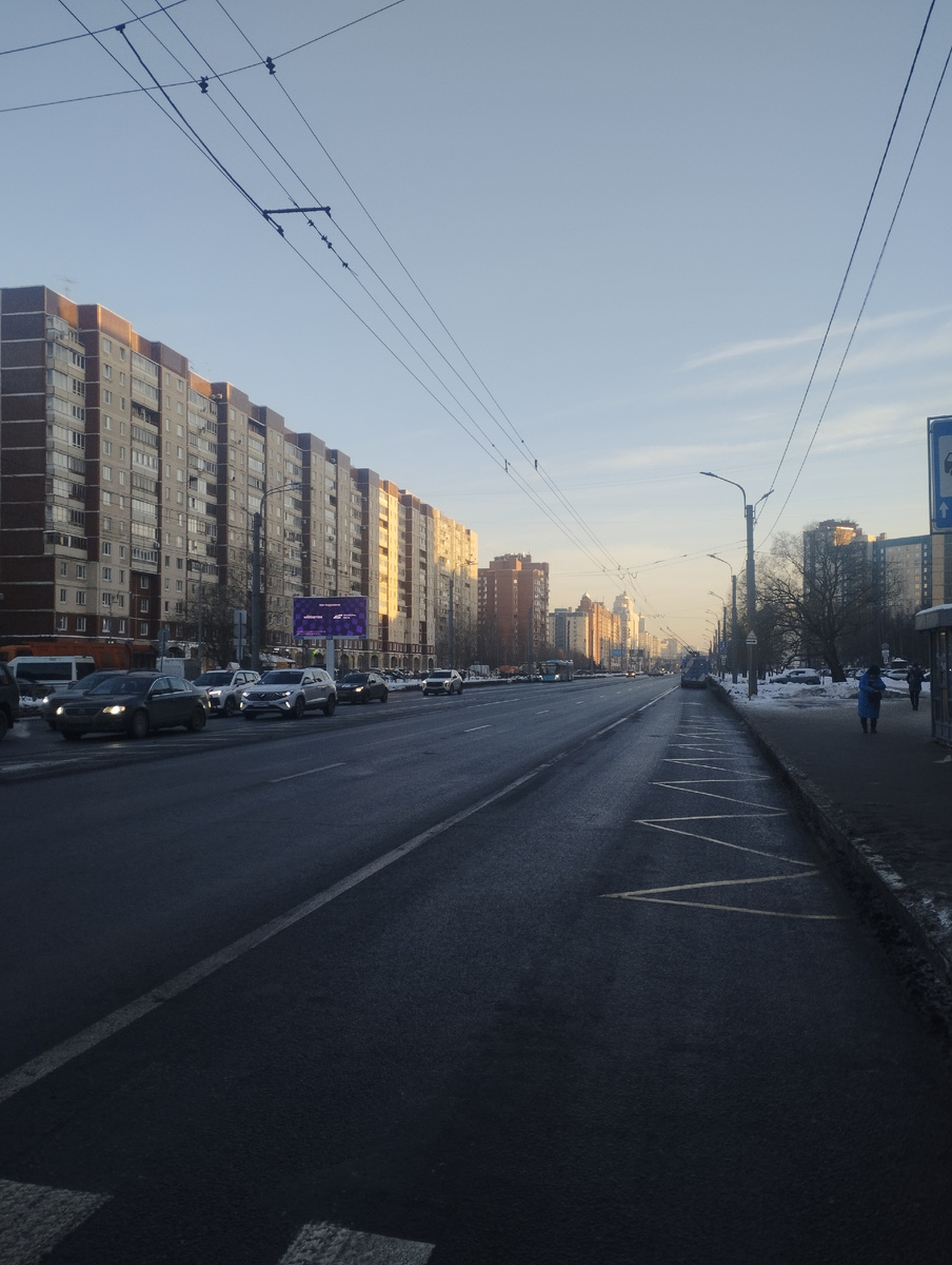 Весна! Все начало таять и появился особый оттенок света - апрелевый :))