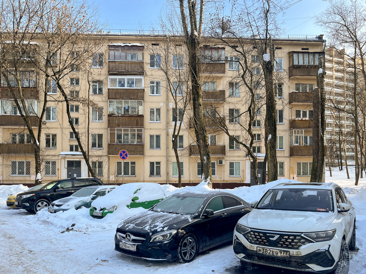 Фото сделаны автором статьи между улицами Вавилова, Панфёрова и Ленинским проспектом.