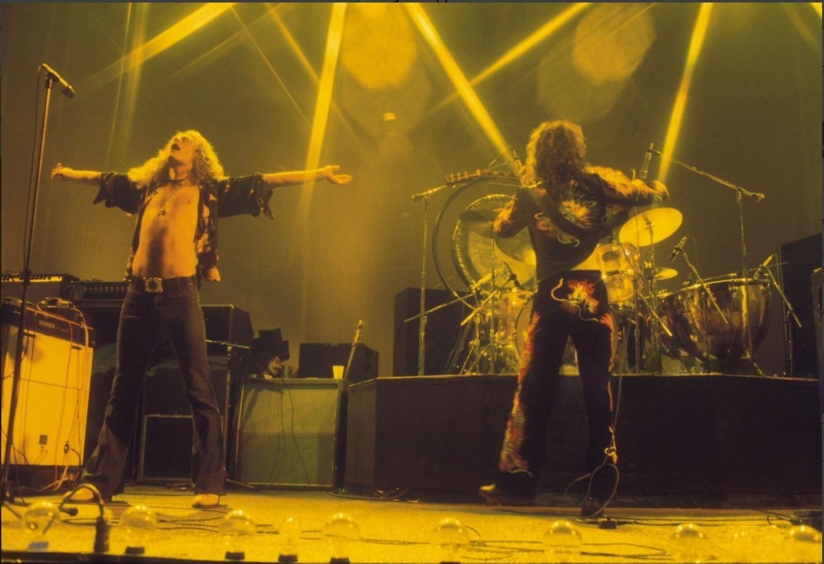 Выступление Led Zeppelin в центре «Эрлс Корт», Лондон, Англия. Май 1975 года.
