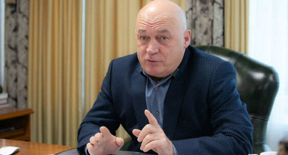    Сергей Федорович — предприниматель из России, руководитель компании «ФОРЭС», занимается меценатством в области культуры и искусства на Урале. Кристина