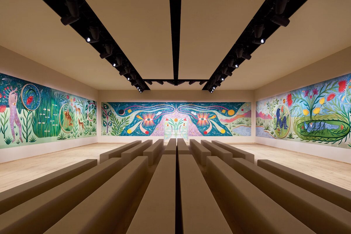 Подиум или персональная выставка?