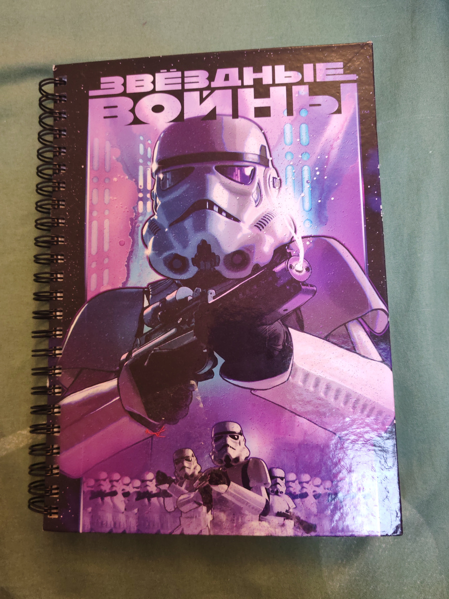 Непроданный, из магазина. Что ж добру пропадать. Хотя я не смотрела "Звёздные войны", но знаю, что на картинке Штурмовик. Костюмы у нас в магазине такие есть.