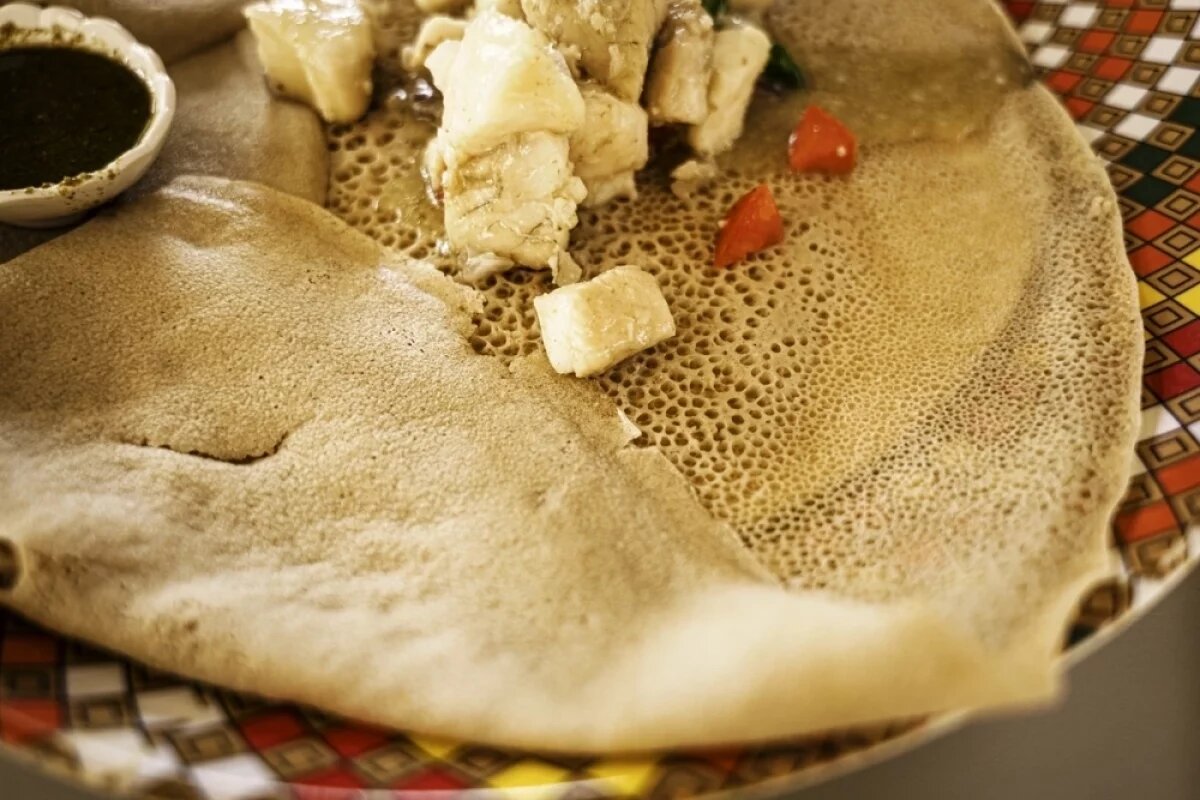    Ажурные блины можно подавать с любыми начинками.