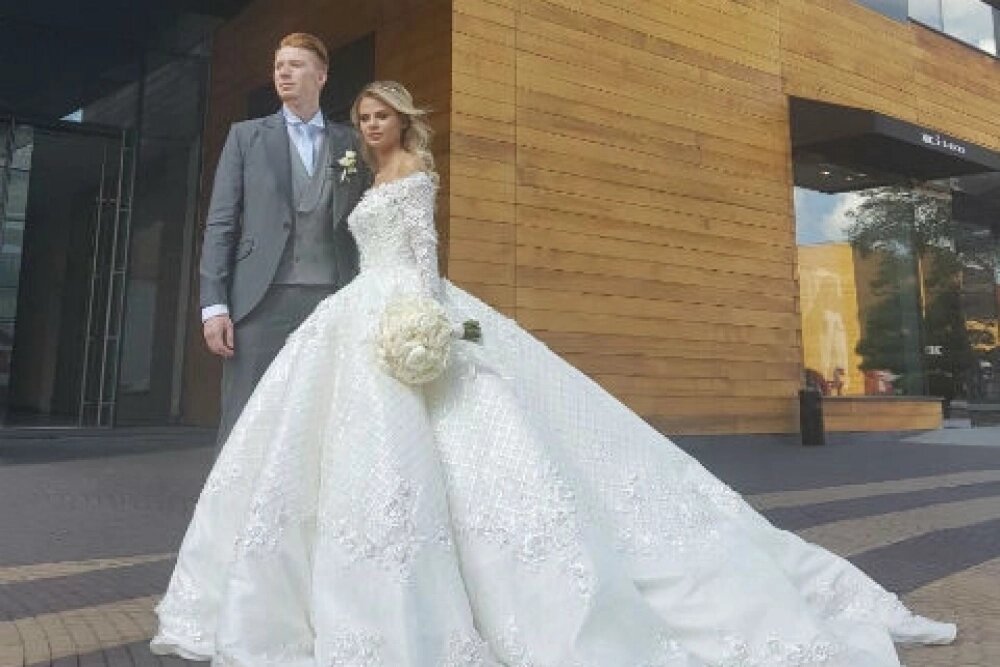    Свадьба Алёны Красновой с Никитой Пресняковым состоялась 27 июля 2017 года в подмосковном клубе. Фото: соцсети