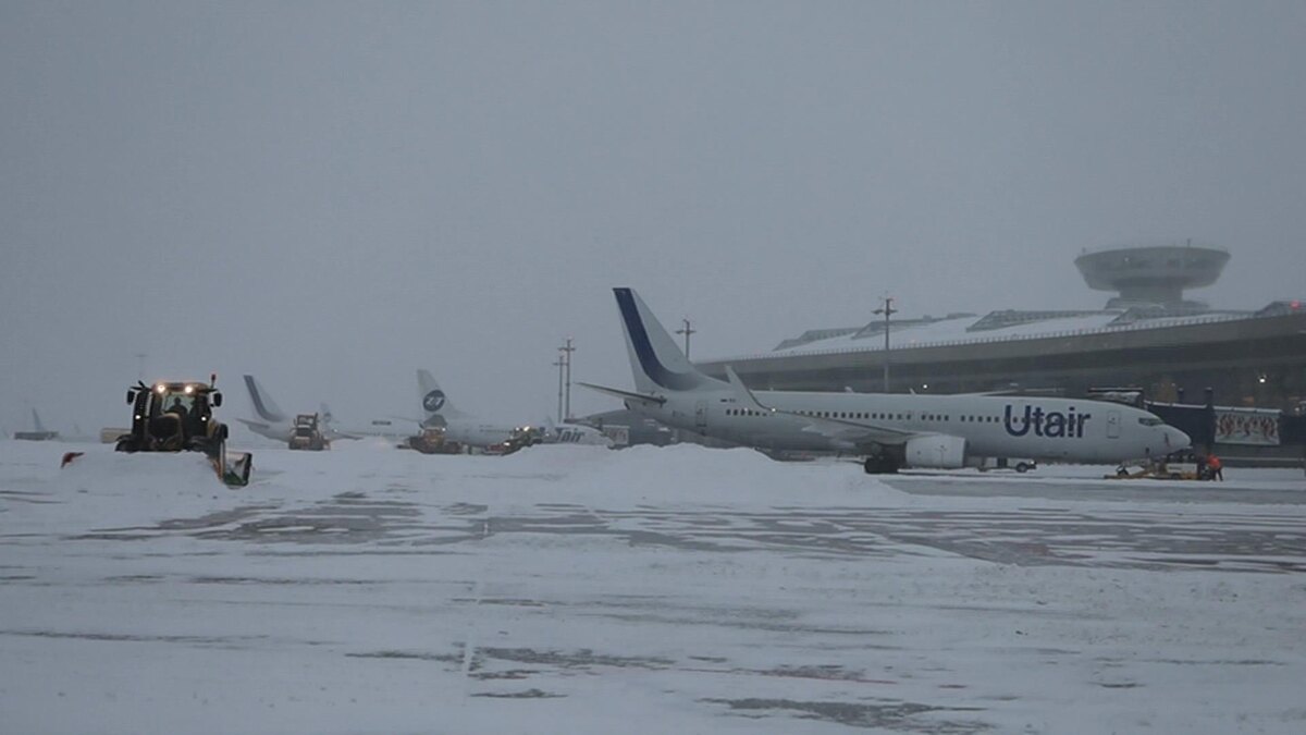    Москва аэропорт снег зима метель шторм Utair уборка снегопад