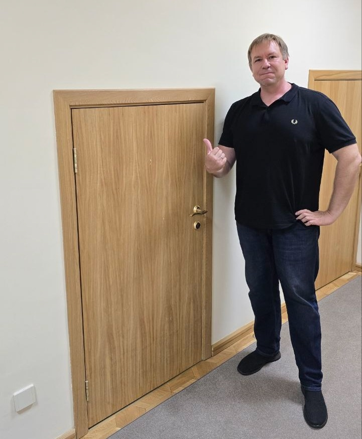 Возраст и старение - это дверь с дорогой в один конец. И пора бы с этим смириться, живя сообразно своему возрасту. 