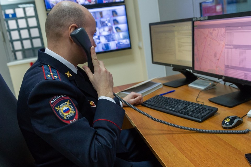    Сообщить о нарушении закона можно по телефону горячей линии. Олег ЗОЛОТО