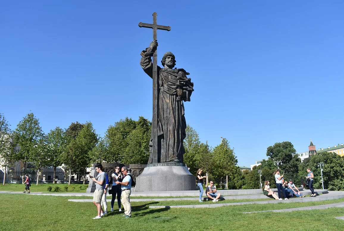 Фундаментальная скульптура Владимира