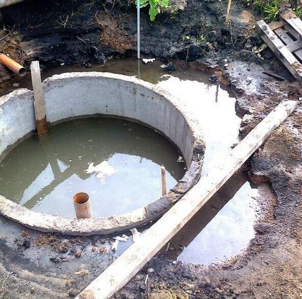 Не работающий септик из бетонных колец , после 2- х лет использования