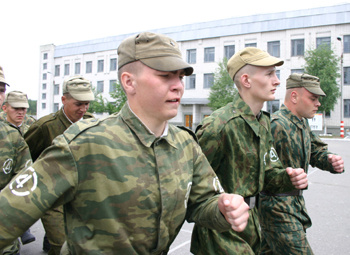 Иногда воспитание передаётся через строевой шаг...