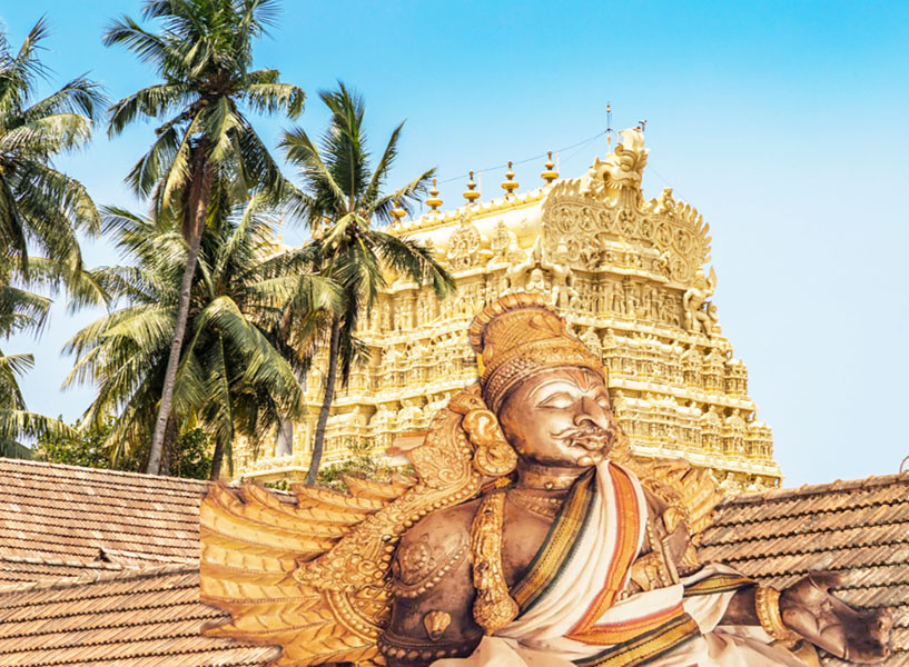 В самом центре южноиндийского города стоит храм Шри-Падманабхасвами.