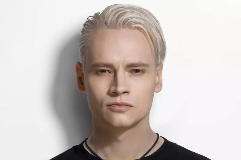 Поступок певца Shaman, лизавшего лед Байкала, назвали «бесстыжим»