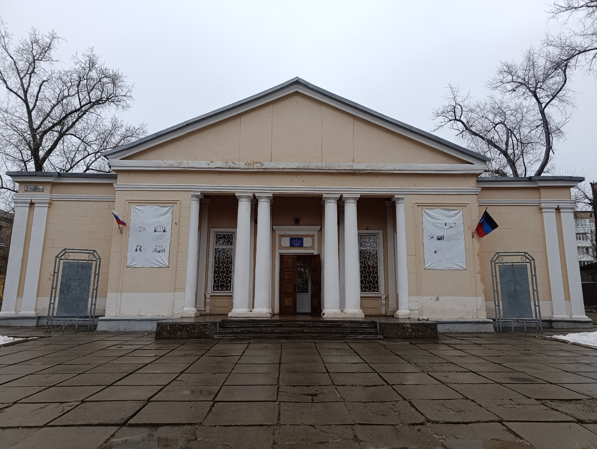 Дворец Культуры имени С.М. Кирова возле Парка Энергетиков.