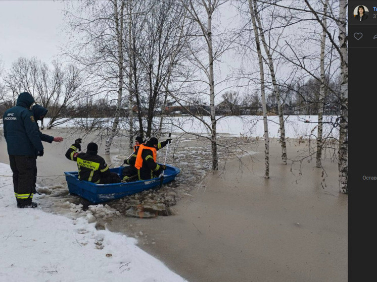     Повышение уровня воды в реке Айдар вызвало подтопления в Ровеньках, фото: скриншот со страницы vk.com/id95528918?z=photo95528918_457253609%2Fwall95528918_11719