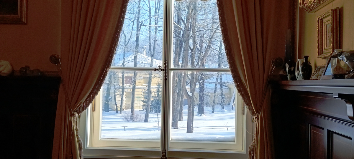 Кухонный корпус дворца из окна Палисандровой гостиной