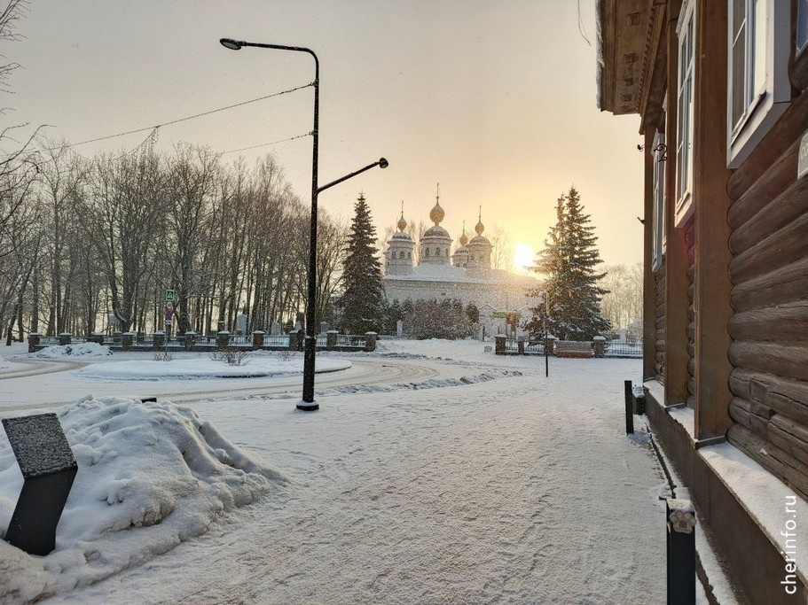    Уборкой тротуаров занимается подрядчик, рассказали cherinfo в департаменте ЖКХ.