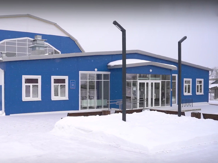     Подрядчик не спешит устранять недочеты, допущенные при строительстве Спортивного центра в Шимске. скриншот видео из телеграм-канала губернатора Новгородской области Александра Дронова