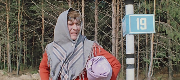 Вот и попробуй помочь? Так люди и становятся жестокими и безразличными!