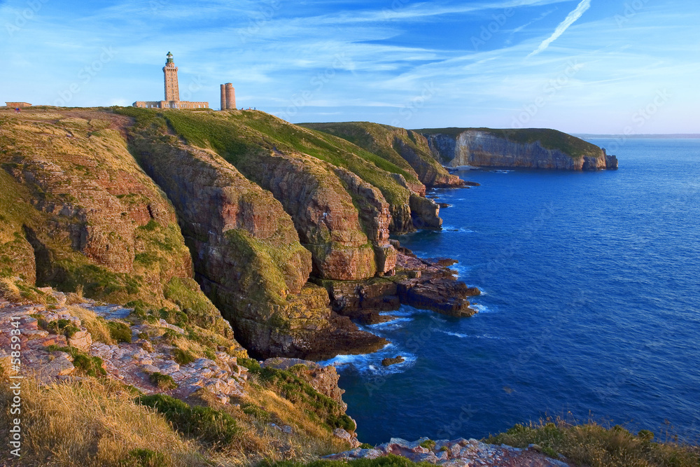 Бретань — край гранитных скал.