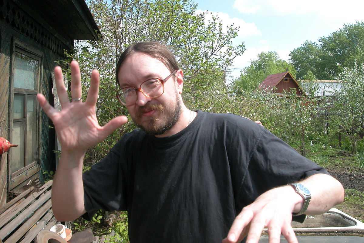    Егор Летов, на даче, июнь 2004 года