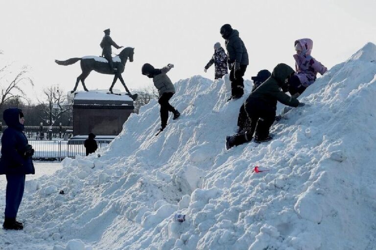    Иллюстрация к материалу: Сколько детей в России: сравнение с СССР, США и Китаем