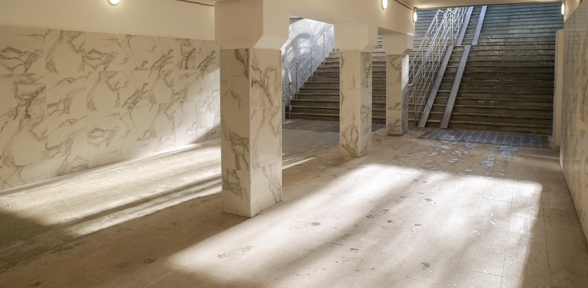    В тоннеле выполнили гидроизоляцию пола, стен и потолка, а также полностью заменили ливневую канализацию