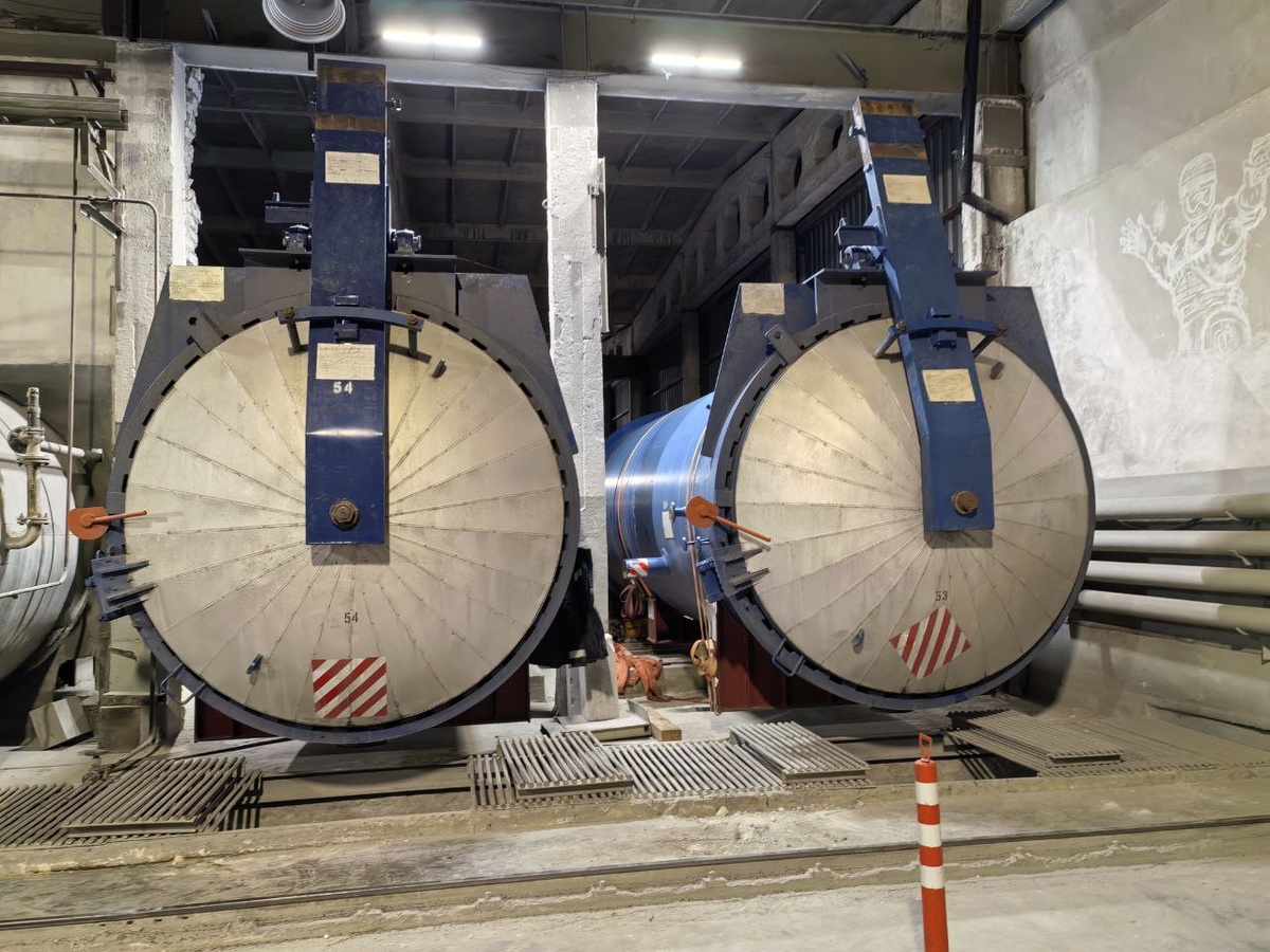 Установка крупногабаритного автоклава в стесненных условиях