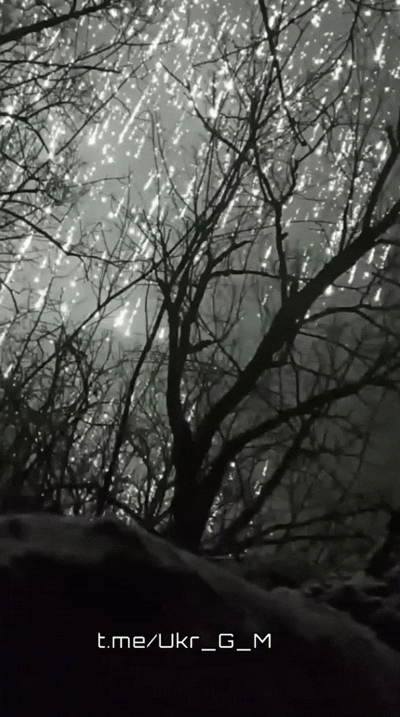    Поражение позиций боевиков ВСУ зажигательными реактивными снарядами 9М22С из РСЗО "Град". Архивные кадры. Видео: "U_G_M"