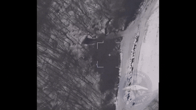    Два ракетных удара из С-400 по украинской пусковой установке HIMARS GMLRS возле села Середний Бурлук в Харьковской области. Это одна установок HIMARS, которая терроризировала город Белгород. Видео: "Синяя Борода"