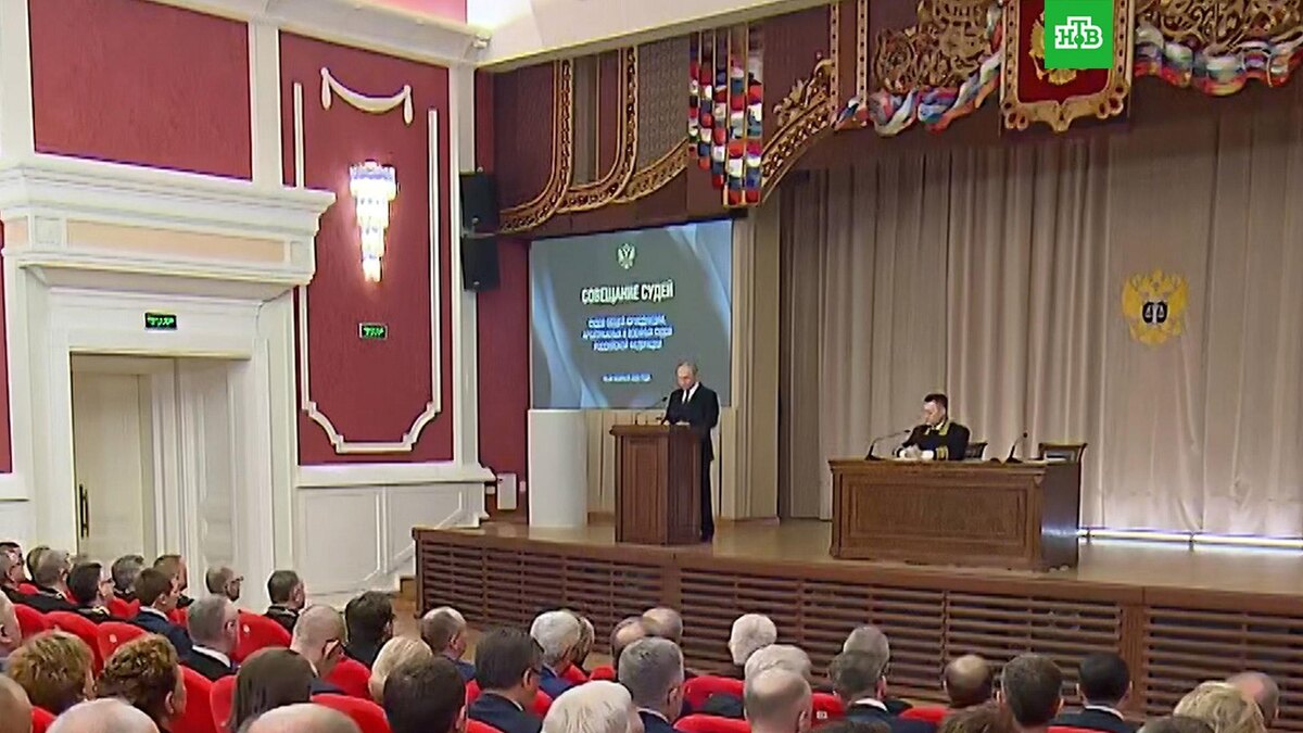    Путин: нехватка судей в России составляет 15%