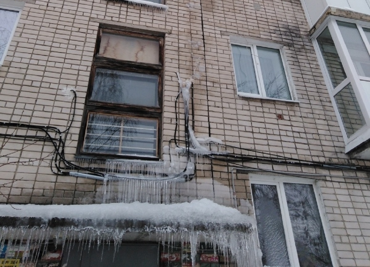    Жители не первый год жалуются на протечки