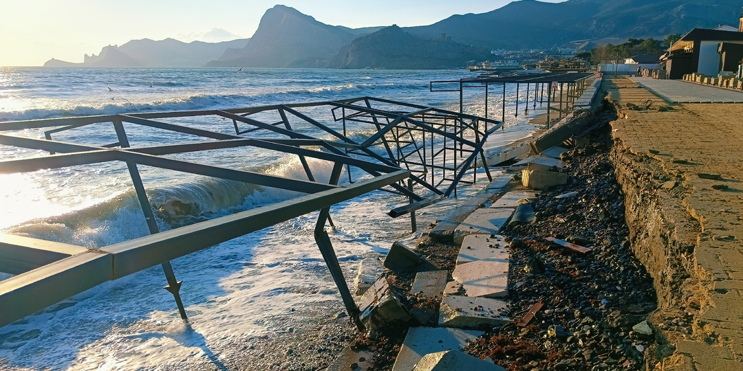 Судак:обрушение набережной. последствия