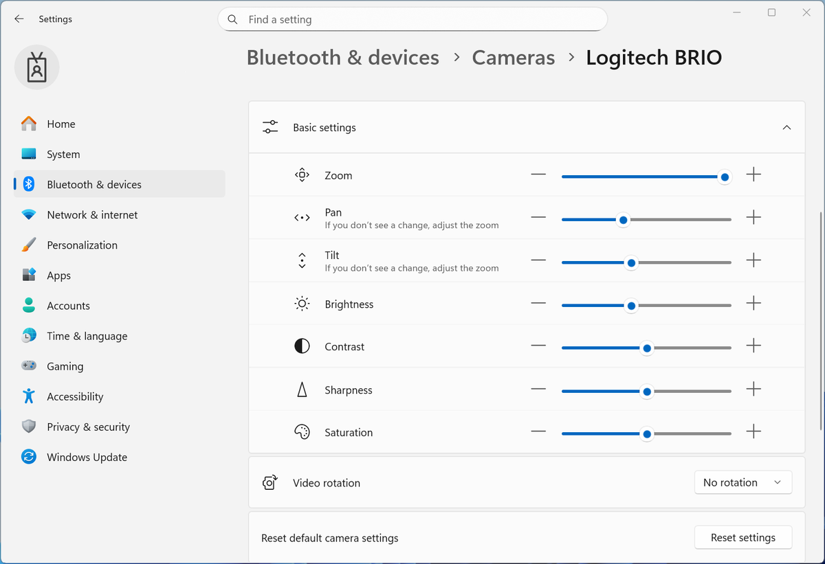 Изображение: Microsoft. Настройка панорамы и наклона для поддерживаемых камер на странице "Bluetooth и устройства" → "Камеры" в приложении "Параметры".