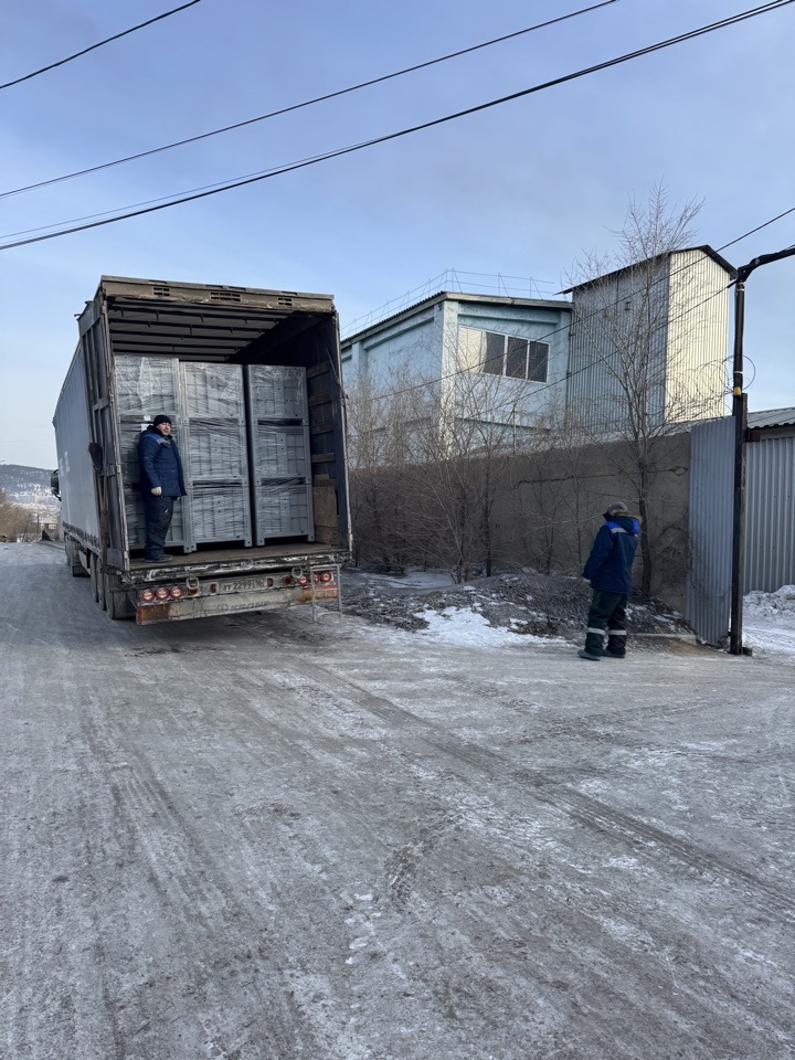 Разгрузка фуры на объекте